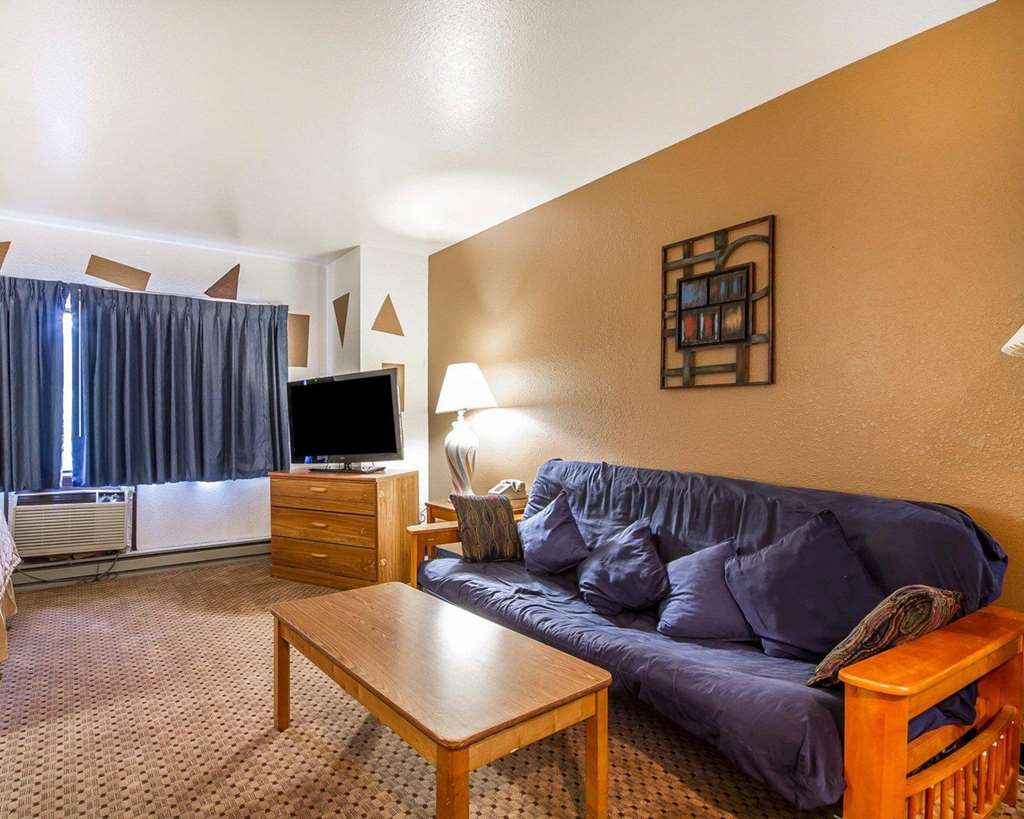 Rodeway Inn & Suites Madison East - photo 18