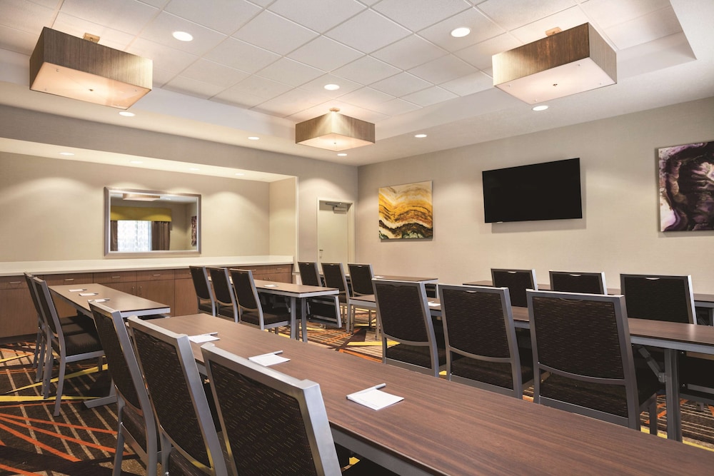 Hampton Inn Brigham City - photo 26