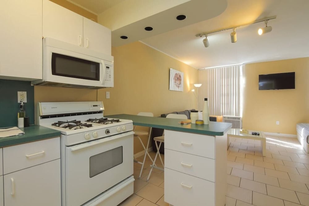 Gorgeous Studio 1bath Miami Beach 1 Block to the Ocean - photo 4
