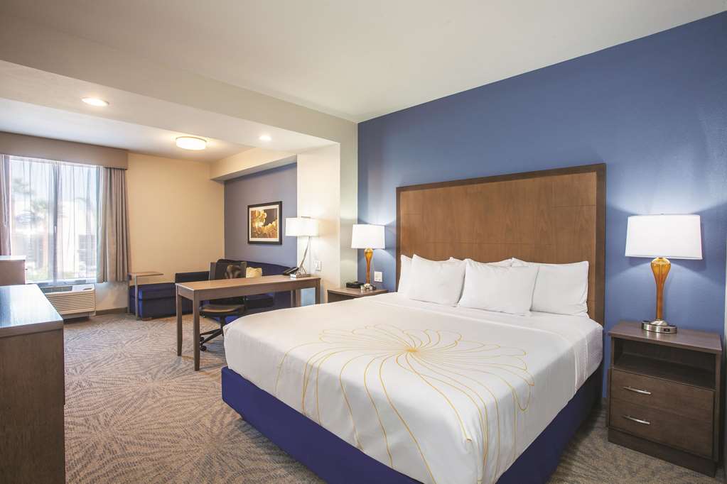 La Quinta Inn & Suites by Wyndham Morgan Hill San Jose South - photo 17