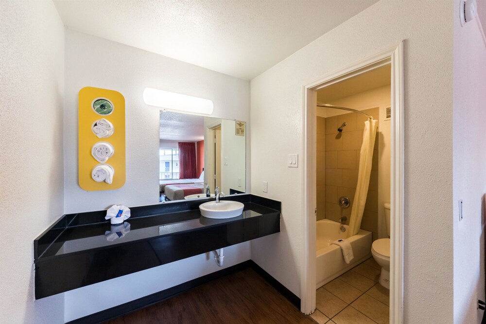 Rodeway Inn San Antonio Downtown - photo 15