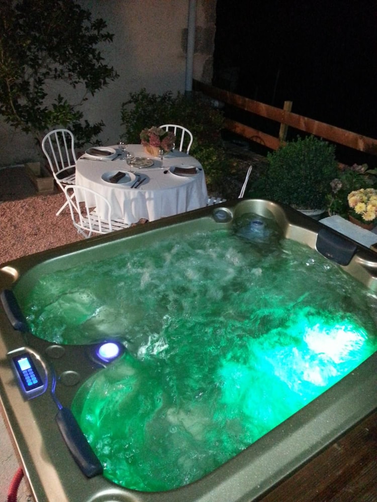 Relais St Jacques Roanne - last minute hotel in Renaison