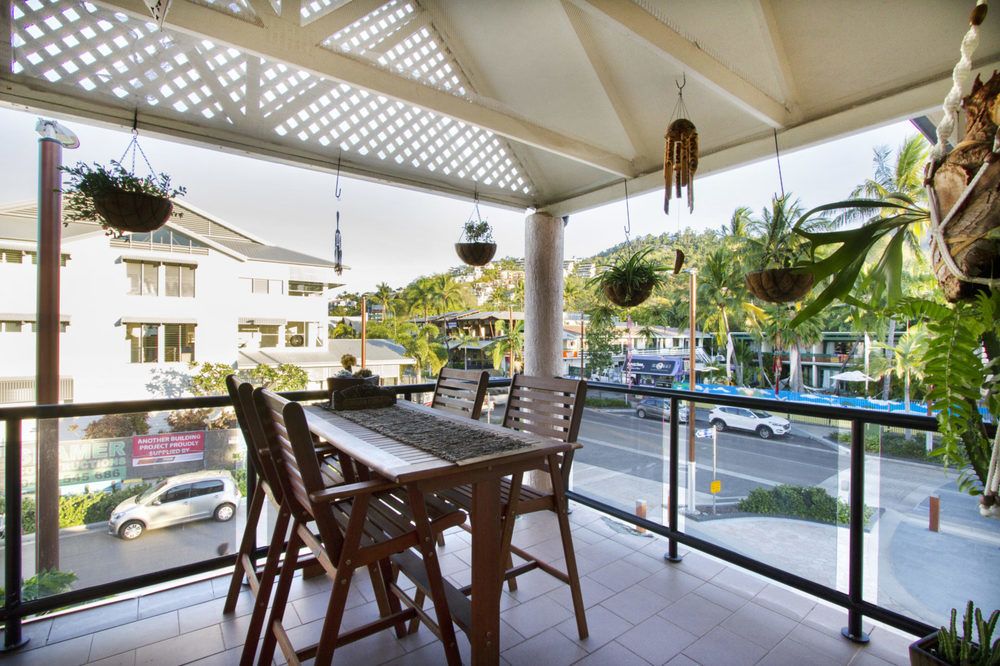 Frangipani Waters Main Street Apartment — 4-Star Luxury Hotel in Airlie Beach, Australia