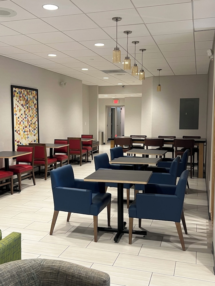 Holiday Inn Express Hotel & Suites Beatrice by IHG - photo 7