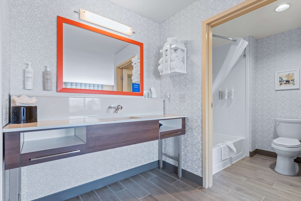 Hampton Inn & Suites Greeley - photo 30