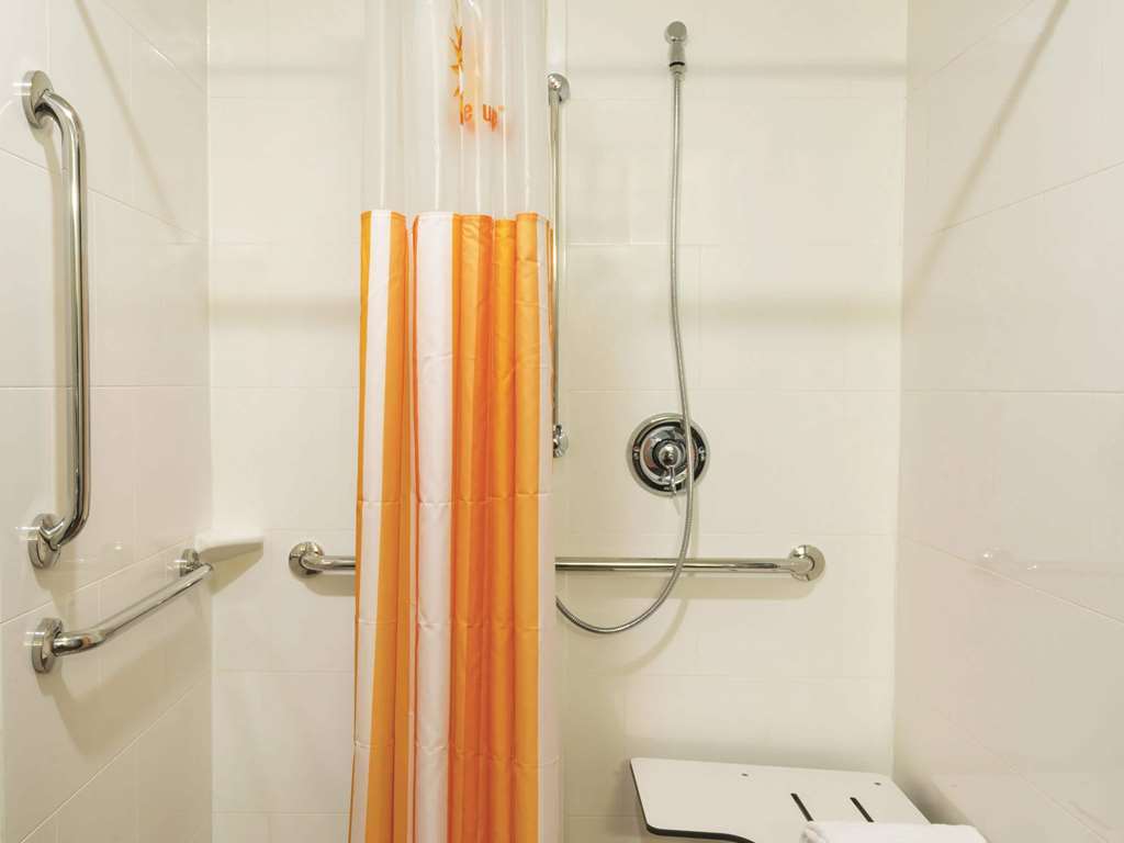 La Quinta Inn & Suites by Wyndham Lynchburg at Liberty Univ. - photo 29