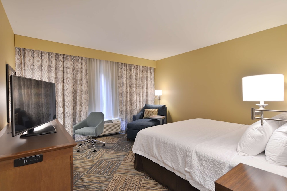 Hampton Inn & Suites Chippewa Falls - photo 12