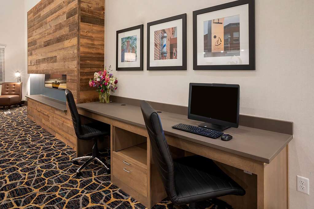 Little Crow Hotel & Conference Trademark by Wyndham - photo 19