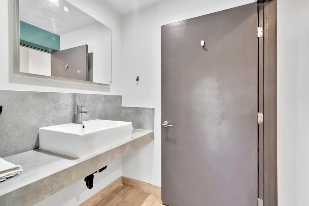 Exclusivo Inn & Suites - photo 19