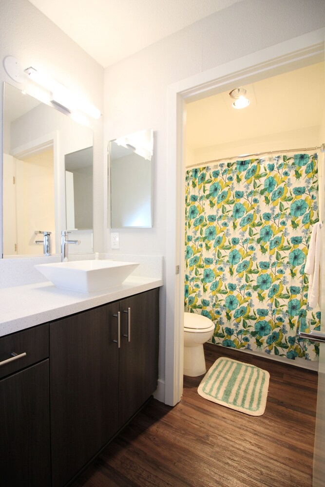 La Westwood Deluxe Suites - photo 22