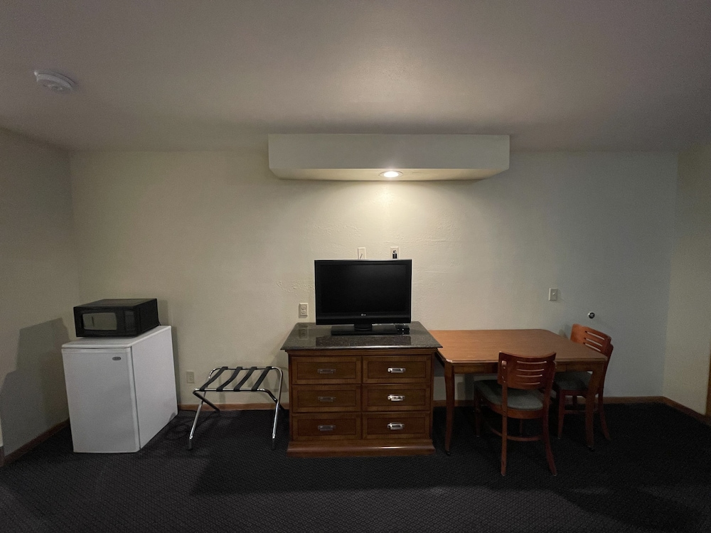 Campus Inn Motel - photo 7