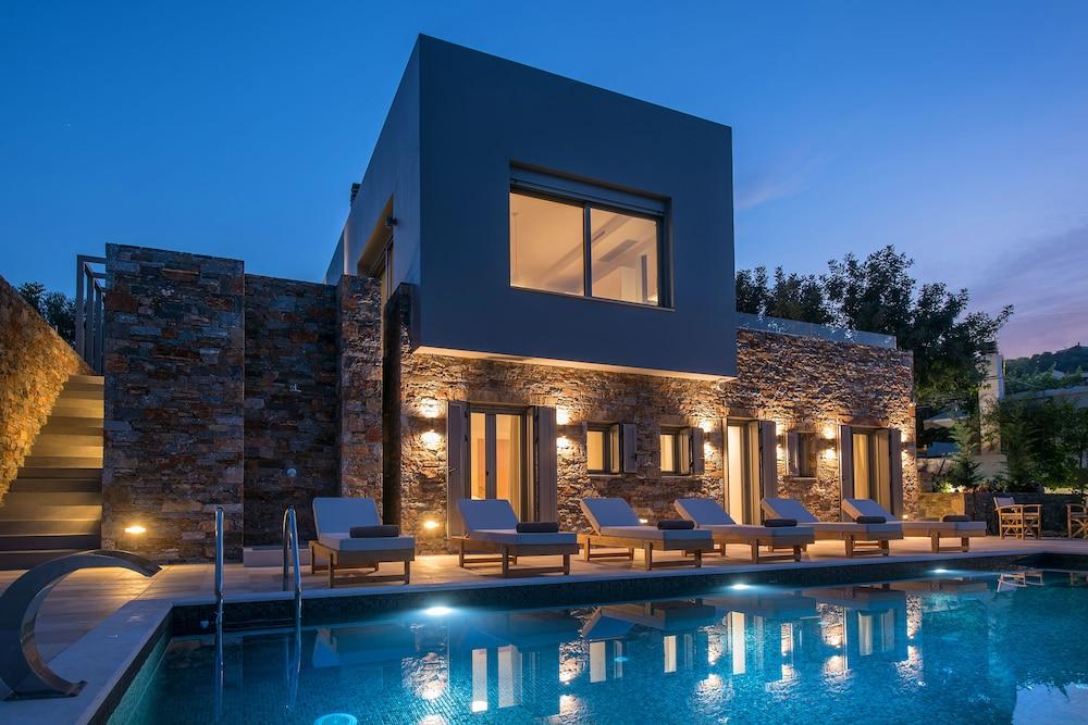Luxurious Sea View Villa in Agios Nikolaos — 4-Star Luxury Hotel in Agios Nikolaos, Greece