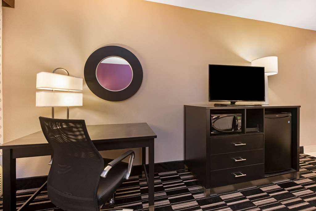 La Quinta Inn & Suites by Wyndham West Monroe - photo 26