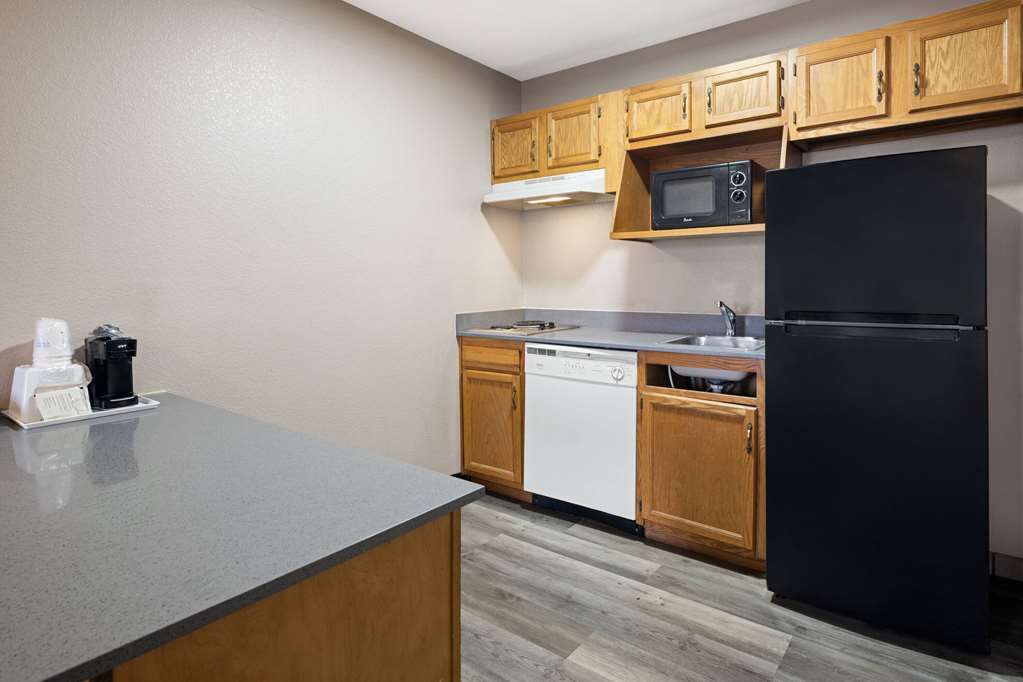 Days Inn & Suites by Wyndham Kokomo - photo 20