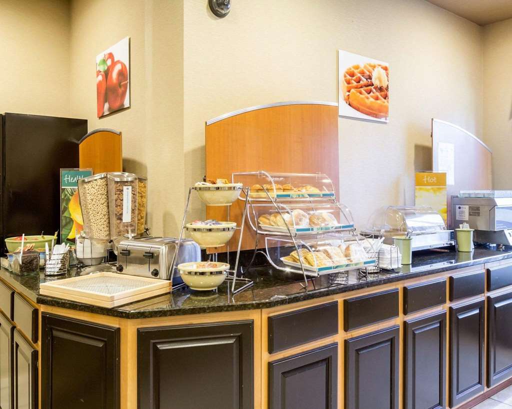 Quality Inn & Suites Oakwood Village Cleveland South - photo 25