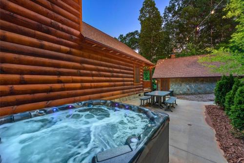 Fully Stocked Cabin Retreat w Game Room & Pond — 4-Star Luxury Hotel in Marion, United States