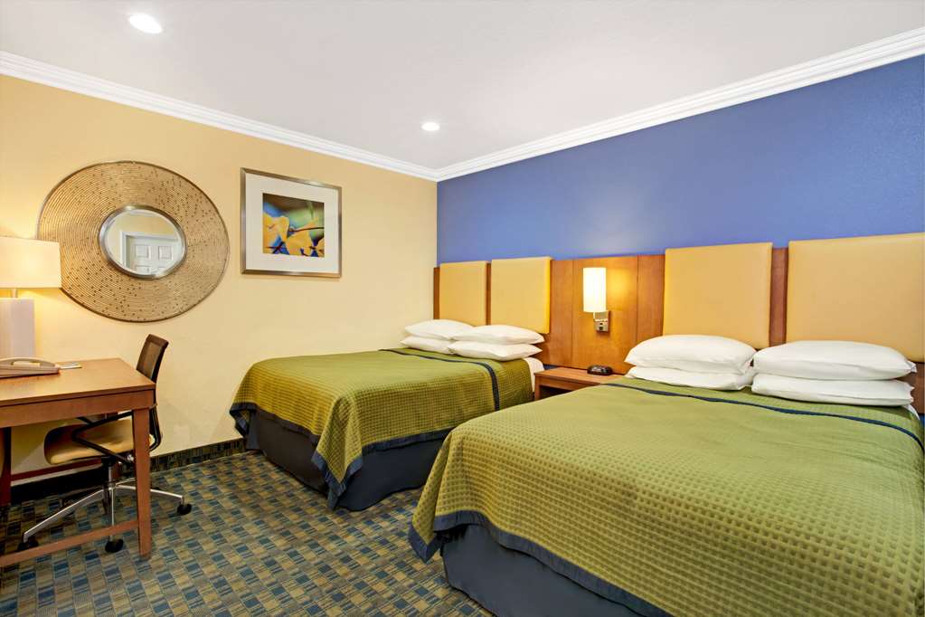 Days Inn by Wyndham San Francisco Lombard - photo 8