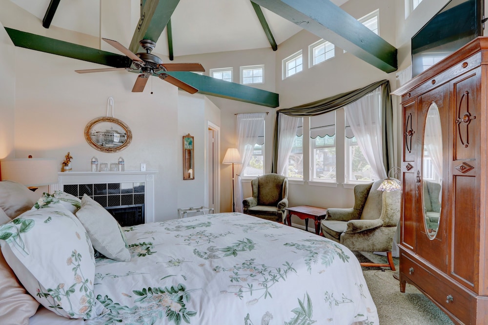 Pelican Cove Inn - photo 85