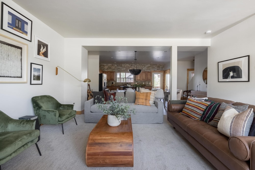Douglas by Avantstay Charming Townhouse Mins From Deer Valley Resort - photo 11