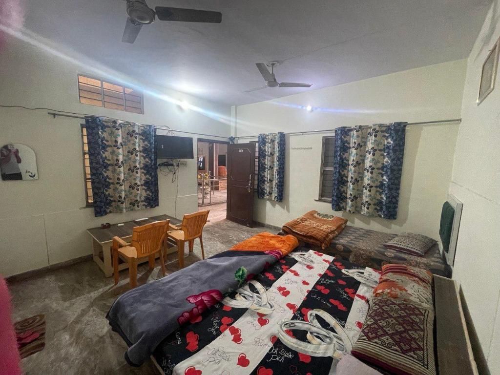 Garg Complex Guesthouse — 5-Star Luxury Hotel in Bharatpur, India