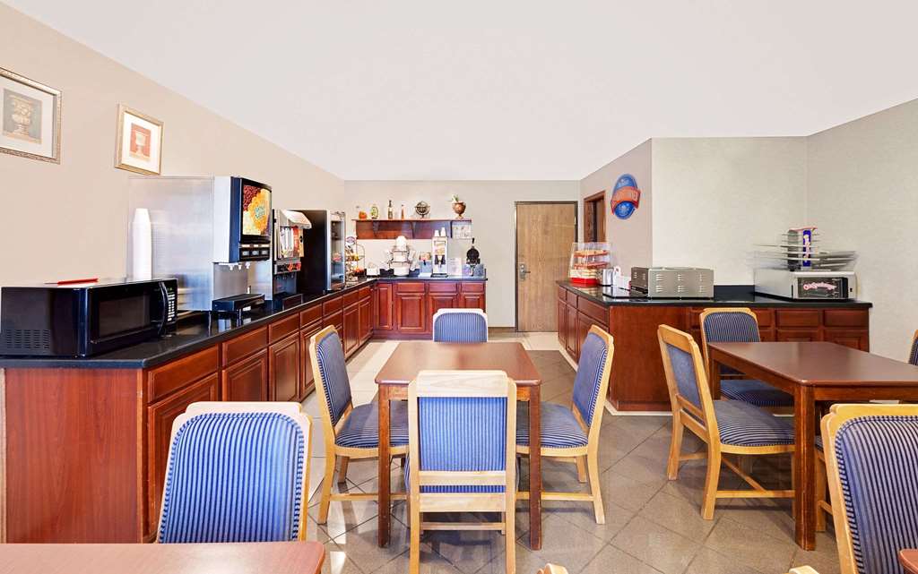 Baymont by Wyndham Battle Creek Downtown - photo 15