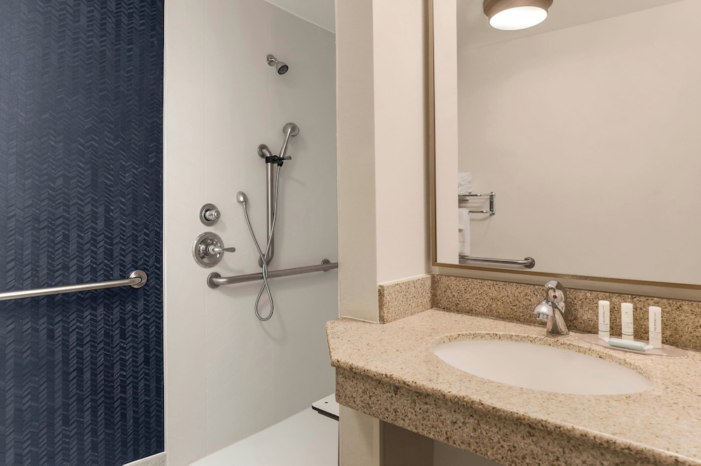 Fairfield Inn & Suites by Marriott San Jose Airport - photo 17