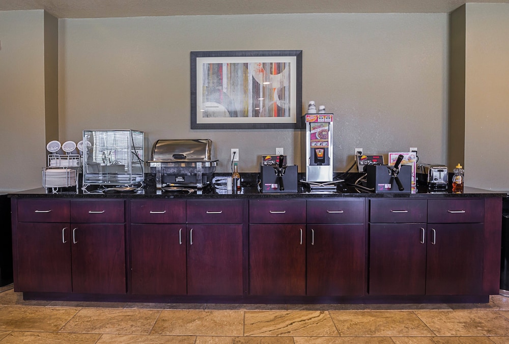 Cobblestone Inn & Suites Altamont - photo 50