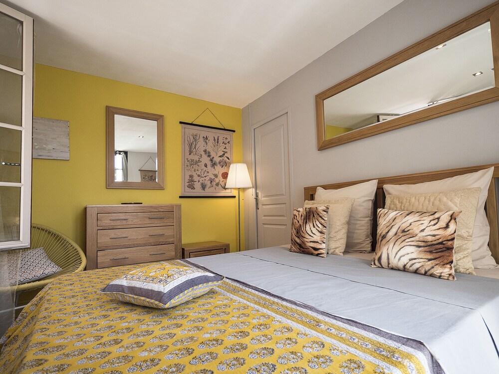 Suites Coronell D'en Vila — 4-Star Luxury Hotel in Perpignan, France