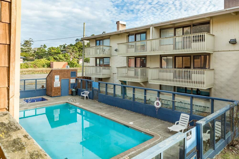 Cozy Cove Beachfront Resort Inn - photo 44
