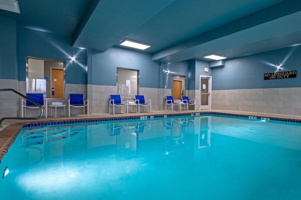 Holiday Inn Express Hotel & Suites Woodbridge by IHG - photo 26