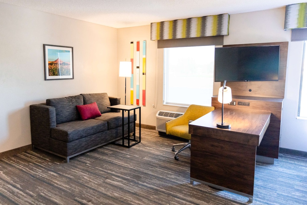 Hampton Inn & Suites Scottsbluff Conference Center - photo 25