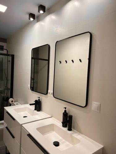 Nuestro Rinconcito del soho centro HistA3rico malaga travel book apartamentos 11p — 4-Star Luxury Hotel in Malaga, Spain