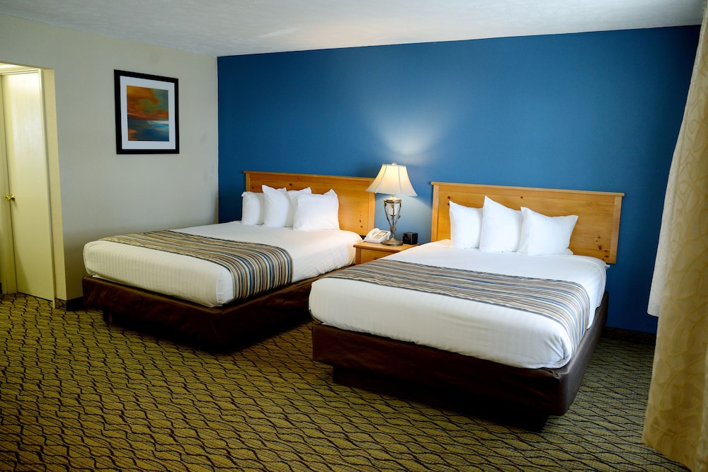 Baymont by Wyndham St. Ignace Lakefront - photo 6