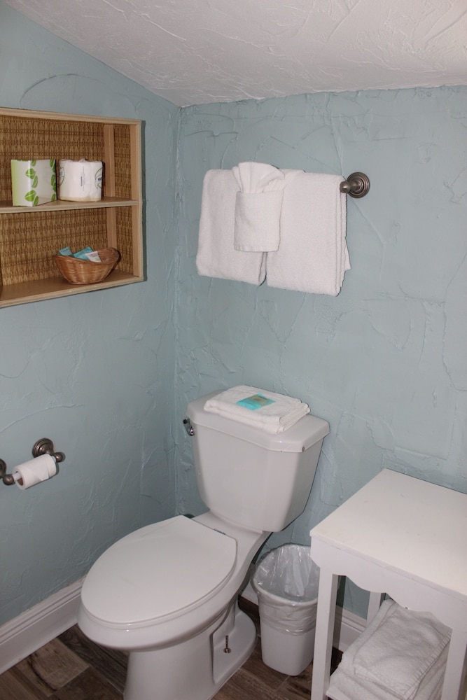 Shoreline Suites & Cabana Cottages - photo 89