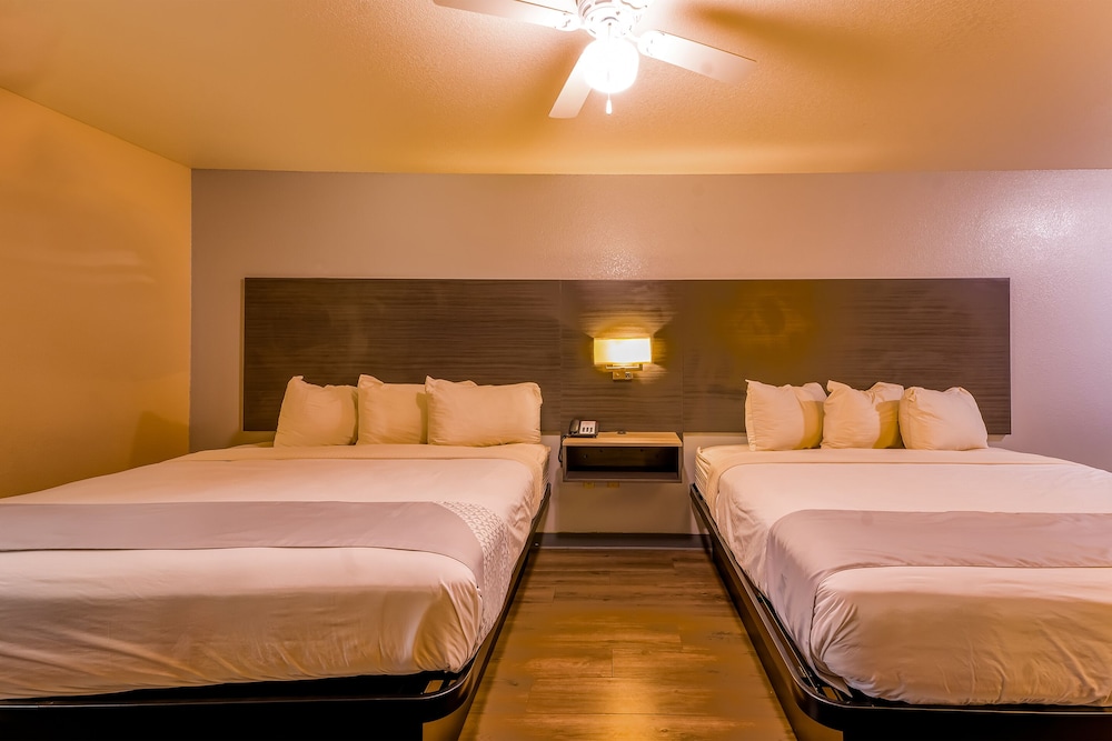 OYO Hotel Yoakum West - photo 24
