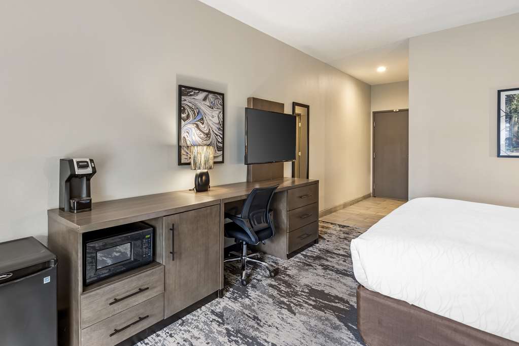Best Western Plus Bourbonnais Hotel & Suites - photo 21