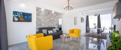 Arricàmpati Apartments Villa & Bringo Car Rental — 4-Star Luxury Hotel in Carini, Italy
