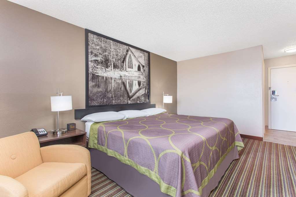 Super 8 by Wyndham Columbus Airport - photo 8