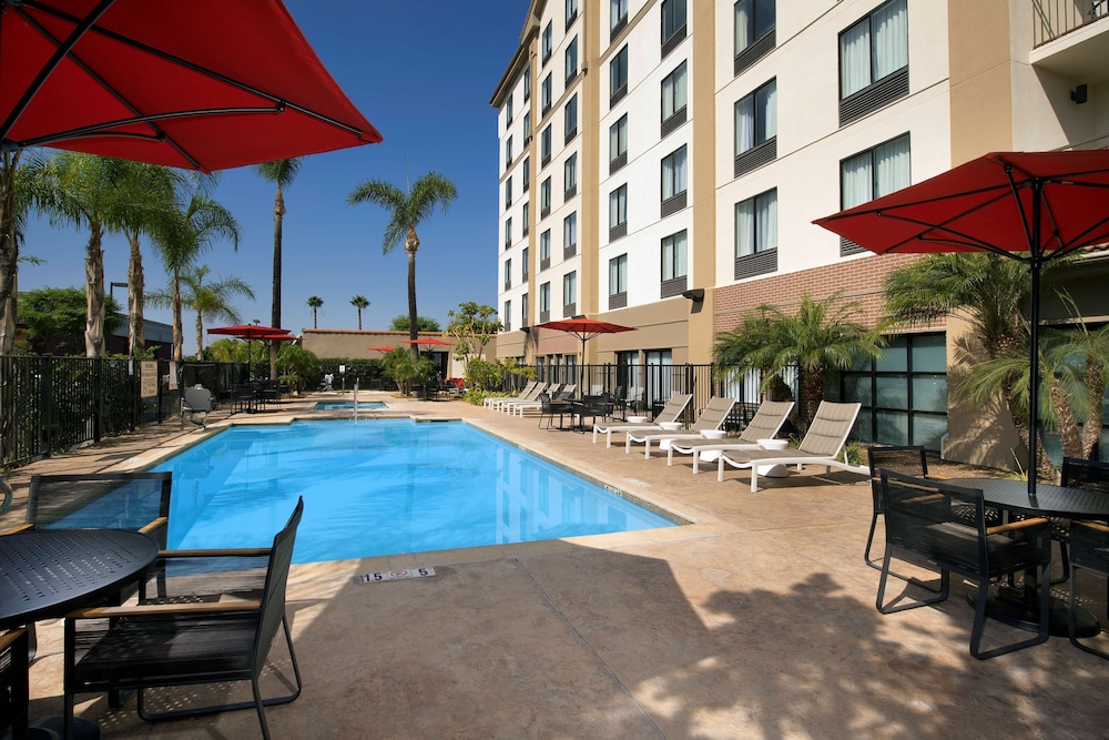 Hampton Inn & Suites Anaheim Garden Grove - photo 2