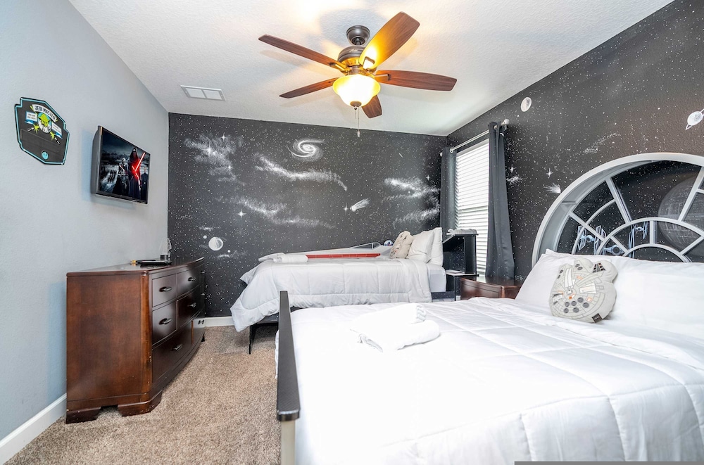 1400 Stunning 8bed with amazing game room - photo 46