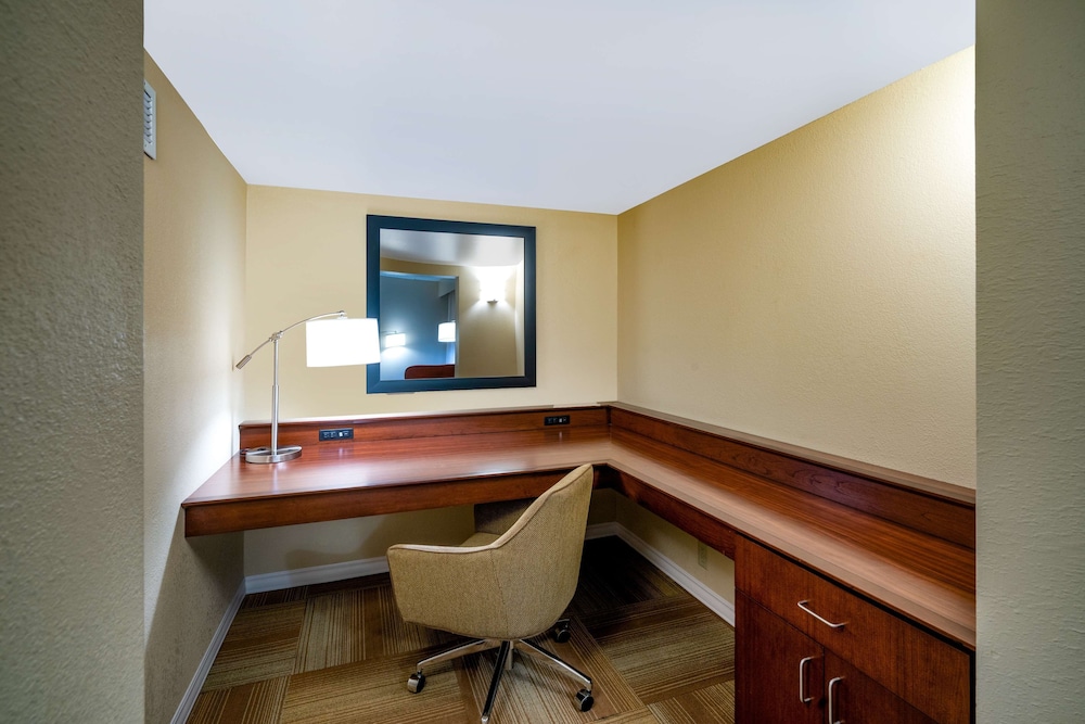 Hampton Inn Lafayette - photo 7