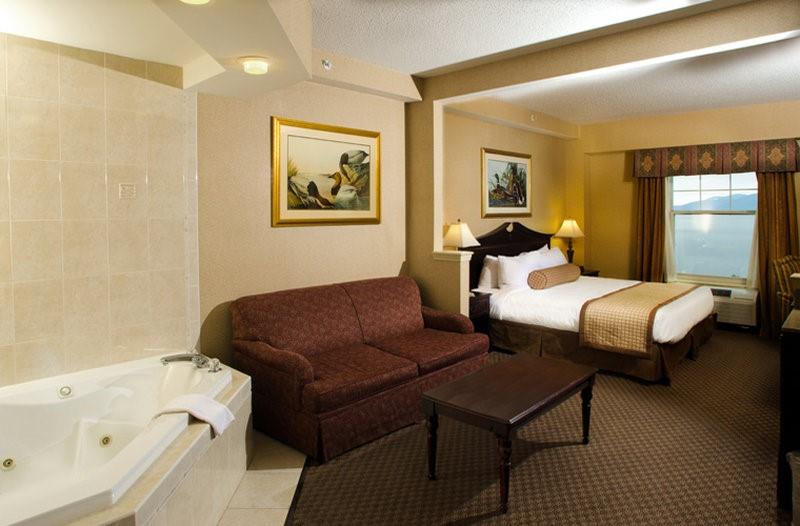Fort William Henry Hotel and Conference Center - photo 12