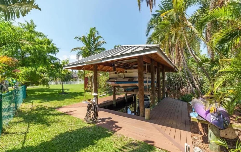 NEW Jungle Paradise Treehouse Suite With Resort Amenities Elevator Access Outdoor Kitchen Lagoon Lazy River Pool RV Hook up - photo 57