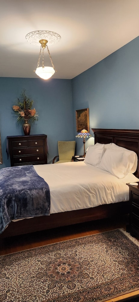 Oaklawn Inn Llc - photo 40