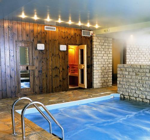 Avaris Hotel — Karpenisi