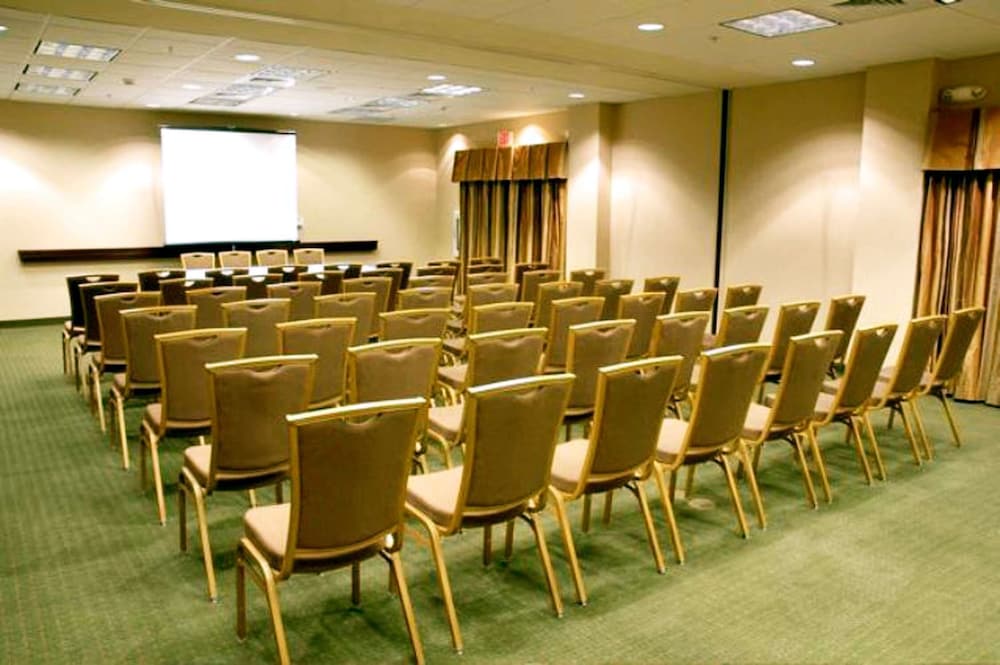 Hampton Inn Calera - photo 25