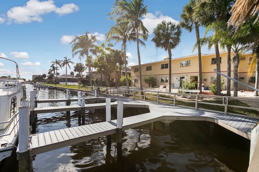 Hideaway Waterfront Resort & Hotel - photo 45