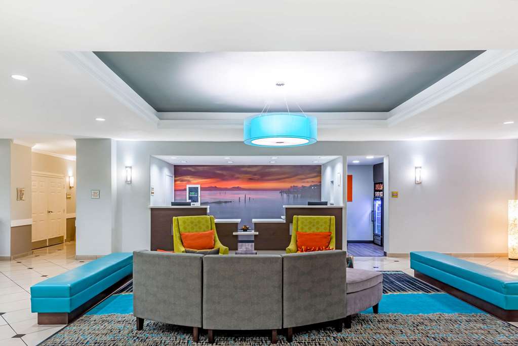La Quinta Inn & Suites by Wyndham Orange - photo 7