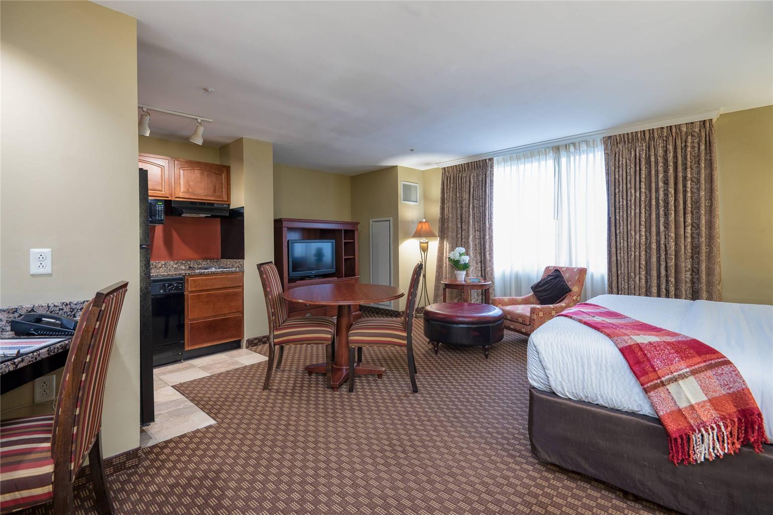 Arlington Court Suites a Clarion Collection Hotel - photo 15