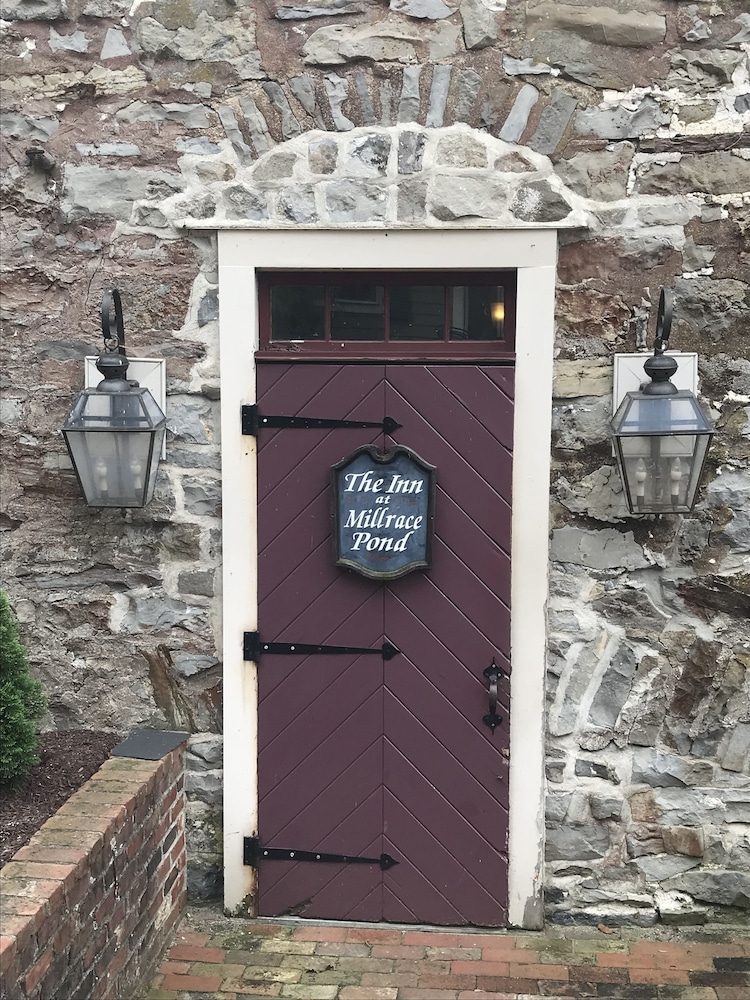 Inn at Millrace Pond - photo 2
